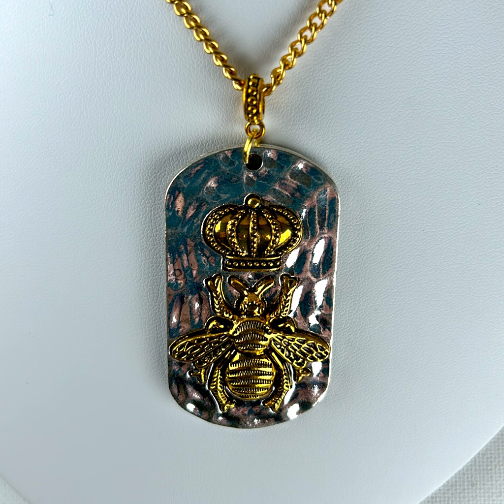 Hand Crafted 2 Tone Queen Bee Hammered Dog Tag Necklace Modern Hip Hop Metal 30$